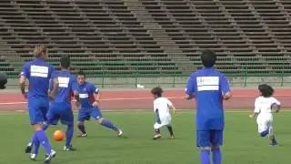 本田圭佑選手カンボジアサッカースクール