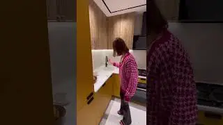 А вам нравятся цветные кухни? 🔥Практичная и очень солнечная кухня 6 м² в старом доме для мужчины!
