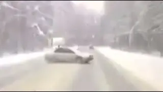 Занесло под встречный автобус: пассажирка погибла в аварии в Ярославской области