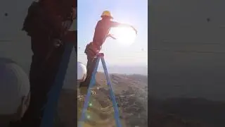 Changing the WORLD’S LARGEST lightbulb 💡