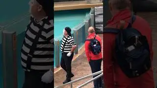 Tom the mime