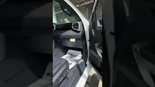 Осмотр машины после выгрузки из контейнера в порту Поти