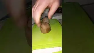 лайфкак🤣 как быстро почистить отварной кортофель