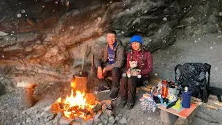 I went to the TAIGA and got into a GROTTO. HIKING DOG climber. SNOWSTORM IN THE MOUNTAINS