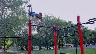 The moon on the bar. Street Workout 21