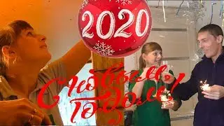 НАКЛЕИЛИ ОБОИ, А НОВЫЙ ГОД УЖЕ НЕ ЗА ГОРАМИ. ИЗ ГОРОДА В ДЕРЕВНЮ  255 серия