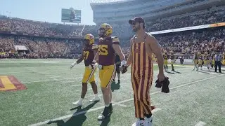 Eric Decker Joins Gopher Football as Coin Toss Captain