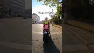 Нас поймали на горячем… Догнал на светофоре и начал снимать 😂🏍️ 