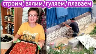 Сын в холодную речку, я собираю и перерабатываю урожай, а муж на стройке, прошлись вдоль хутора