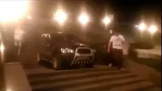 В Ижевске компания проехалась на авто по лестнице у набережной