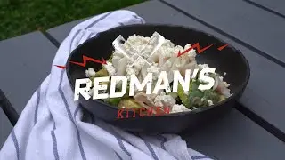 Теплый салат из кальмара с ореховым соусом и домашним сыром рикотта