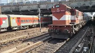 Howrah station departure || 12245 Duranto exp #traindeparture #alcolocomotive #alcochugging