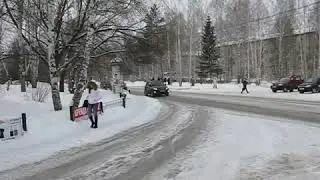 г. Томск, ул. Мокрушина 9_у входа