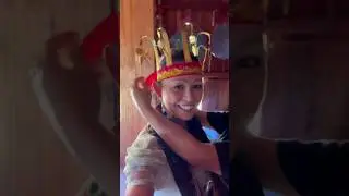 Azah Aziz Pakai Apa tu Kat Atas Kepala...