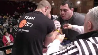 Чемпионат РСО-Алания армспорту 2015.Заур Ходов - Константин Плиев (правая рука) суперфинал