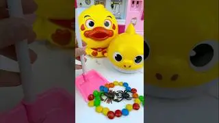 Yellow Duck Little Shark Cleaning M&M Candy Set Toys Satisfying Lily Toys Unboxing #duck