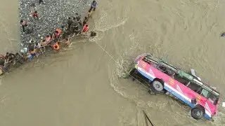 HEAVY RAINFALL  /Drive bus / car crashes /  #dangerous #carcrash #river #rainfall