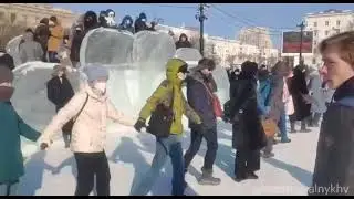 Когда набираешь аудиторию в Тик-токе, приходится адаптировать формы протеста))))