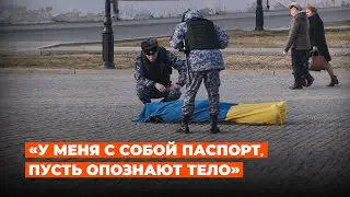 Активист укутался в украинский флаг и лег на площади в Великом Новгороде