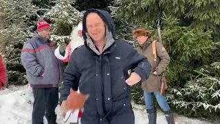 друзья в беде не бросят, ну или просто 