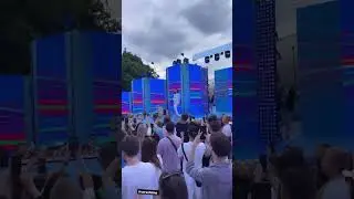 Ольга Серябкина на синей дорожке VK Fest 2023 в Москве (Парк Горького, 16.07.2023)