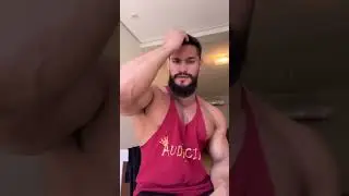 muscle flex / bodybuilder in action