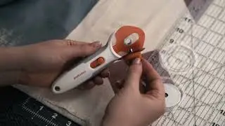 How to Change Rotary Cutter Blade - Fiskars Easy Change blade