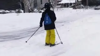 Vancouver family legitimately skis down their street, 'That's pretty cool'