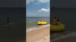 Катаемся по Азовскому морю в станице Голубицкая на таблетке и банане