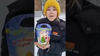 ПОДАРОК В ШКОЛЕ НА НОВЫЙ ГОД😅 