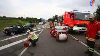 **FATAL** Head-On Crash / eine Frau tot, Verursacher flüchtig, B 14 Backnang, Germany, 01.09.2014.