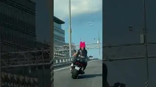 Блондинка и Гордей на мотике 
