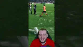 Болельщики Выбежали на Поле в 