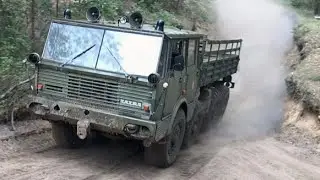 Tatra 813 rast durchs Gelände 8x8 Offroad Jüterbog 2019