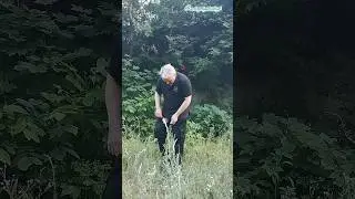 Штаны порвал пока на природе гулял 😄😄😄🌿