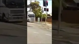 Idiots on wheels 😵 #drivingfails #carcrash #viral