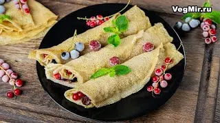 Thin pancakes with fresh berries. Recipe with berry filling (without milk and without eggs)