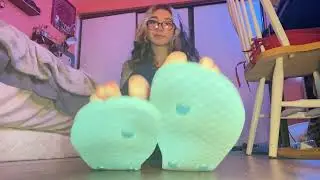 Wrinkled Latina soles