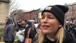 Piper Perabo supports Toms River schools