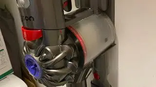 Замена аккумулятора Dyson V8           Ersetzen des Akkus