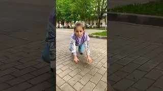 Встретила на улице котика 😂покормили и поиграли с ним😂 