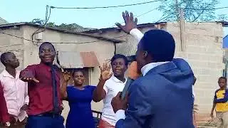 Shushu wa yesu  Akihudumu kwenye mkutano  Apa pefa kunduchi mtongani mkutano wa injili