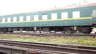 Тепловоз ТЭП70-0402 с поездом №61 С.Петербург-Кишинёв