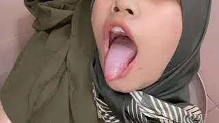 Live tante hijab tobrut goyang dada menggoda 🤫 