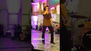 Penampilan live Rony Parulian nyanyikan lagu Angin Rindu