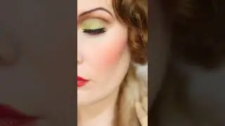 Vintage glamour green eyeshadow makeup 