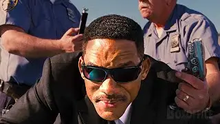 Will Smith VS poliziotti bianchi degli anni '60 | Men in Black 3 | Clip in Italiano