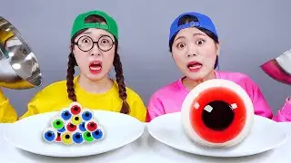 Big Food VS Small Food Challenge 대왕 음식 챌린지 대왕 눈알젤리 먹방 DONA 도나