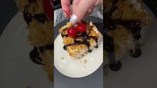 🍦🔥 Unbelievable Fried Ice Cream Cake: How Does it Stay Crunchy?! 🤯 #FoodMagic #Shorts