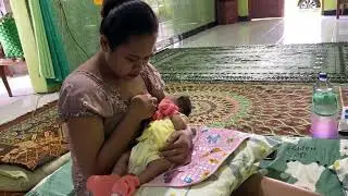 Mama muda gemoy cantik menyusui bayi